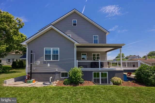 212 CEDAR DR, Leola, PA 17540