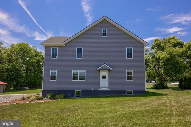 212 CEDAR DR, Leola, PA 17540