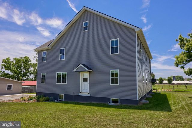 212 CEDAR DR, Leola, PA 17540