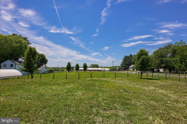 212 CEDAR DR, Leola, PA 17540