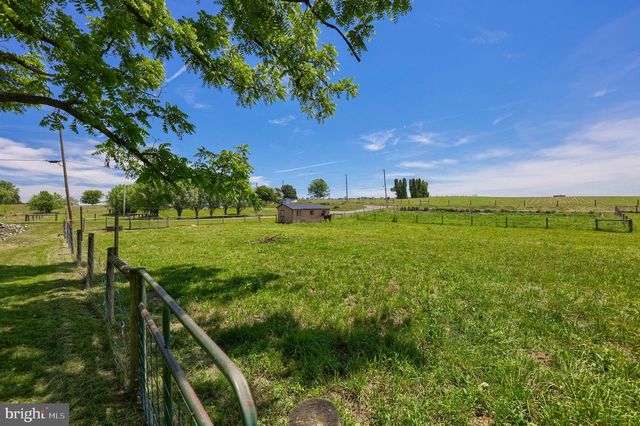 212 CEDAR DR, Leola, PA 17540
