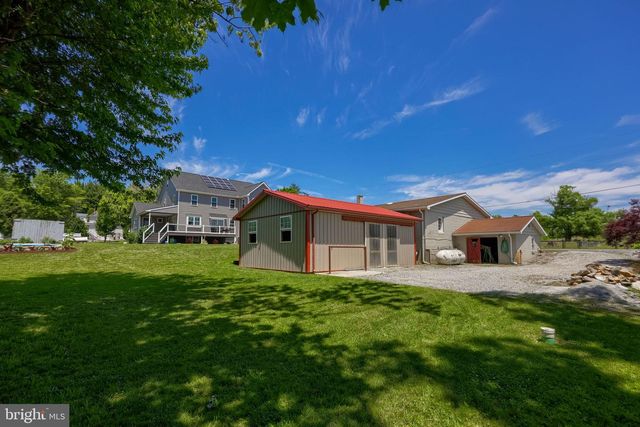 212 CEDAR DR, Leola, PA 17540