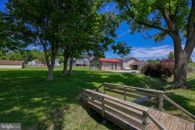 212 CEDAR DR, Leola, PA 17540