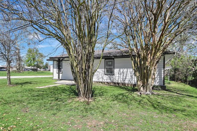 122 Commerce Street, Magnolia, TX 77355