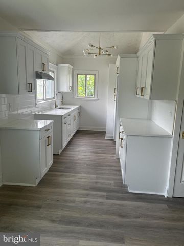 319 LAUREL AVE, Oaklyn, NJ 08107