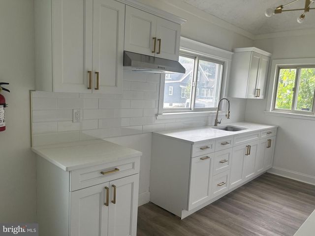 319 LAUREL AVE, Oaklyn, NJ 08107