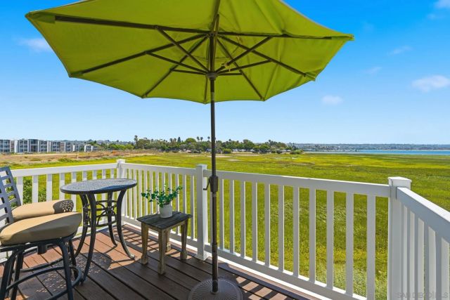 4013 Crown Point 2, San Diego, CA 92109
