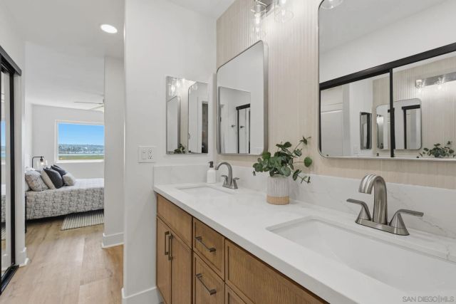 4013 Crown Point 2, San Diego, CA 92109