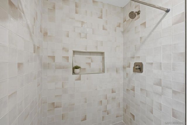 4013 Crown Point 2, San Diego, CA 92109