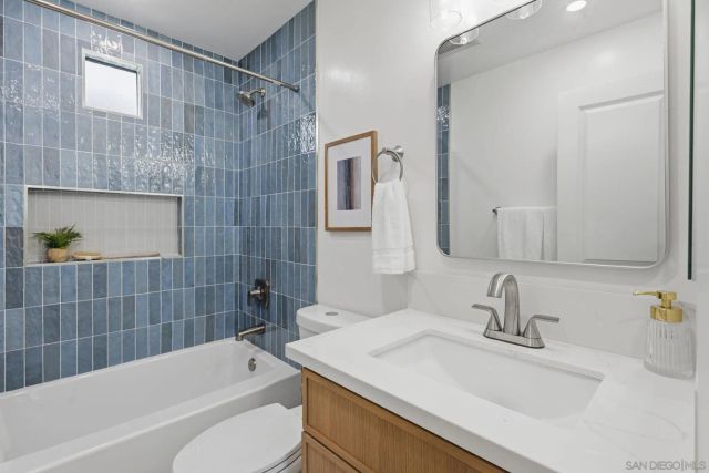 4013 Crown Point 2, San Diego, CA 92109