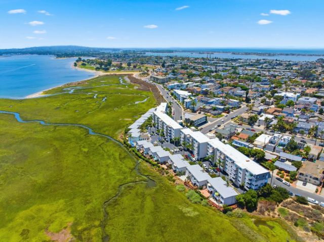 4013 Crown Point 2, San Diego, CA 92109