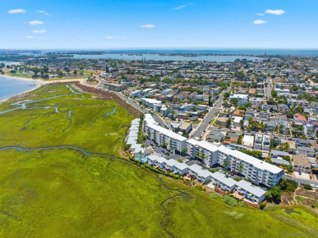 4013 Crown Point 2, San Diego, CA 92109
