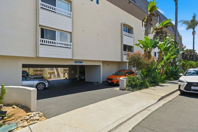 4013 Crown Point 2, San Diego, CA 92109