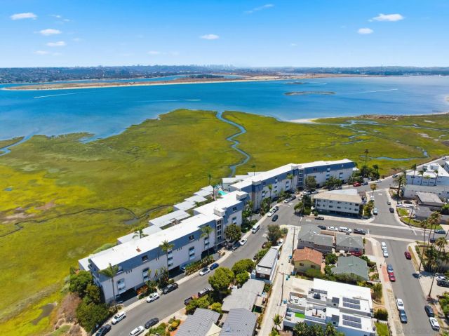 4013 Crown Point 2, San Diego, CA 92109