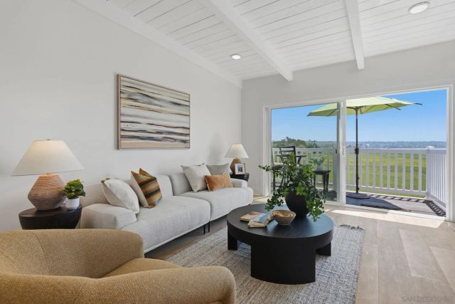 4013 Crown Point 2, San Diego, CA 92109