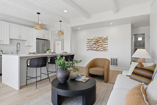 4013 Crown Point 2, San Diego, CA 92109