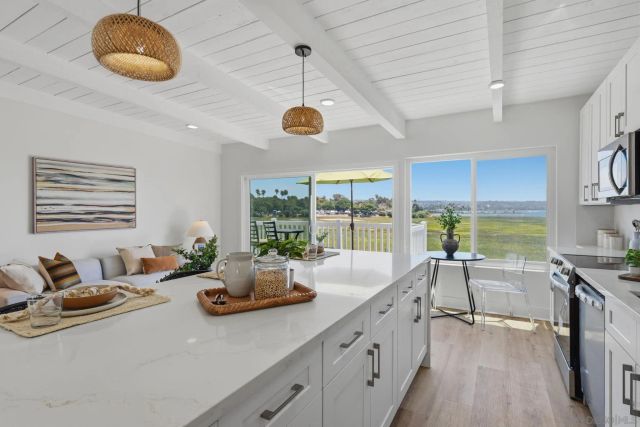 4013 Crown Point 2, San Diego, CA 92109