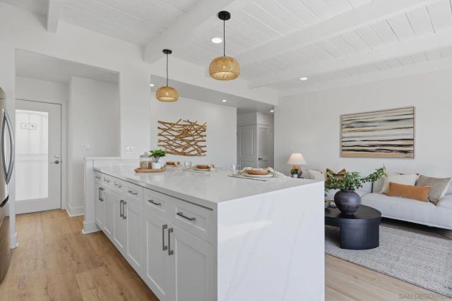 4013 Crown Point 2, San Diego, CA 92109