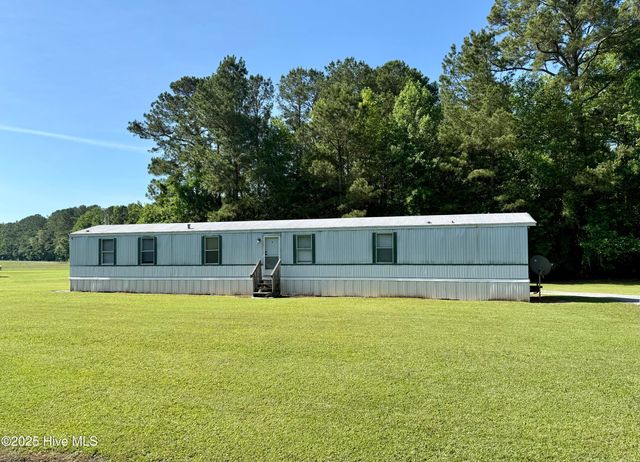 1098 Dewey Hardison Road, Williamston, NC 27892