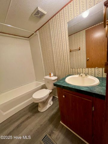 1098 Dewey Hardison Road, Williamston, NC 27892