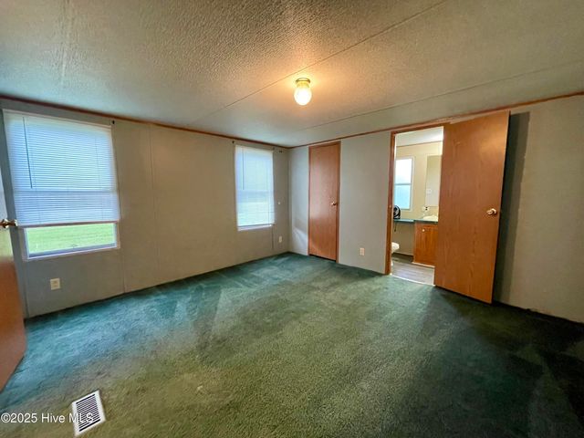 1098 Dewey Hardison Road, Williamston, NC 27892