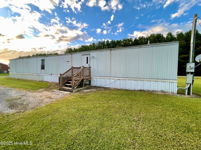 1098 Dewey Hardison Road, Williamston, NC 27892