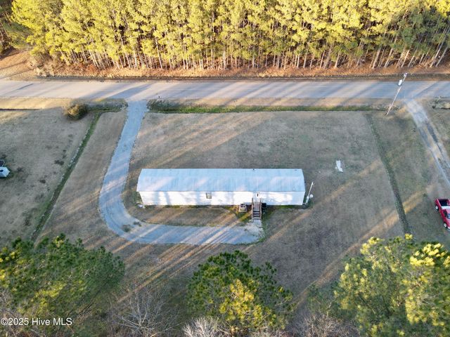 1098 Dewey Hardison Road, Williamston, NC 27892