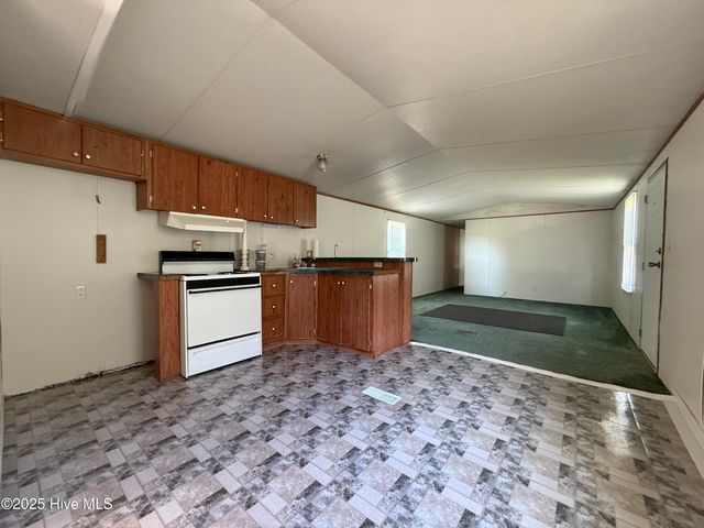 1098 Dewey Hardison Road, Williamston, NC 27892