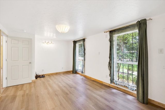 250 E Golden Oaks Drive, Mabank, TX 75156