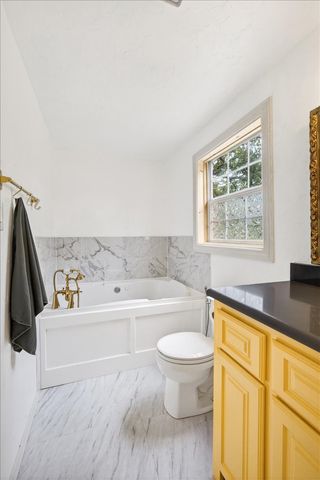 250 E Golden Oaks Drive, Mabank, TX 75156
