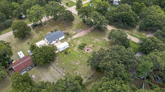 250 E Golden Oaks Drive, Mabank, TX 75156