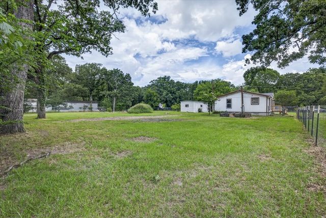 250 E Golden Oaks Drive, Mabank, TX 75156