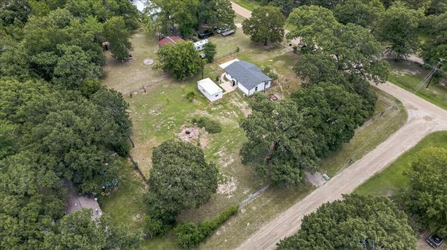250 E Golden Oaks Drive, Mabank, TX 75156