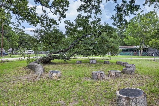 250 E Golden Oaks Drive, Mabank, TX 75156
