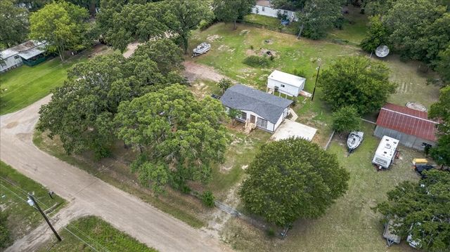 250 E Golden Oaks Drive, Mabank, TX 75156
