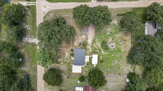 250 E Golden Oaks Drive, Mabank, TX 75156