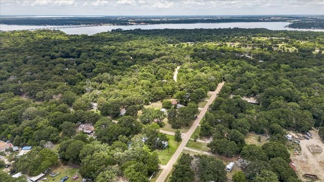 250 E Golden Oaks Drive, Mabank, TX 75156