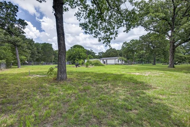 250 E Golden Oaks Drive, Mabank, TX 75156