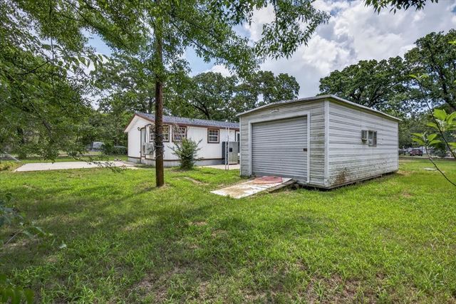 250 E Golden Oaks Drive, Mabank, TX 75156