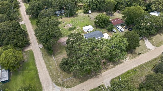 250 E Golden Oaks Drive, Mabank, TX 75156