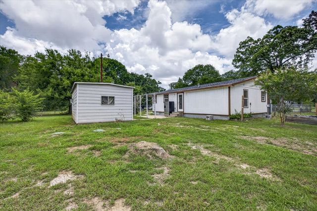 250 E Golden Oaks Drive, Mabank, TX 75156