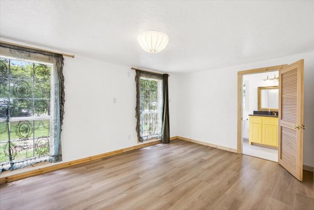 250 E Golden Oaks Drive, Mabank, TX 75156