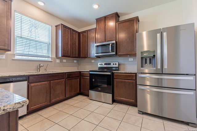 4660 VIA SONOMA TRL, Converse, TX 78109