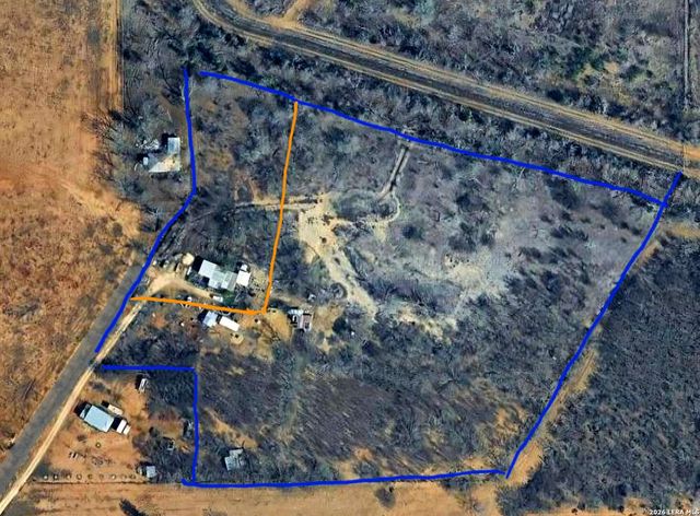 255 County Road 668, Devine, TX 78016
