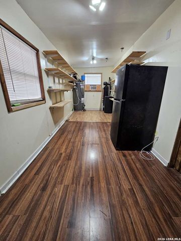 255 County Road 668, Devine, TX 78016