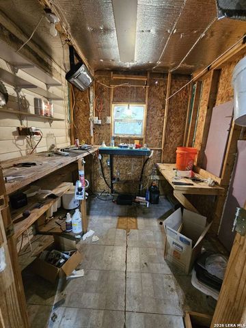 255 County Road 668, Devine, TX 78016