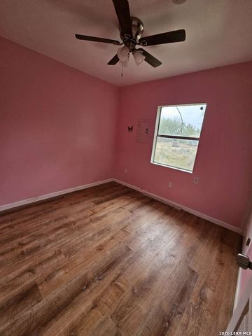255 County Road 668, Devine, TX 78016