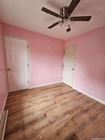 255 County Road 668, Devine, TX 78016