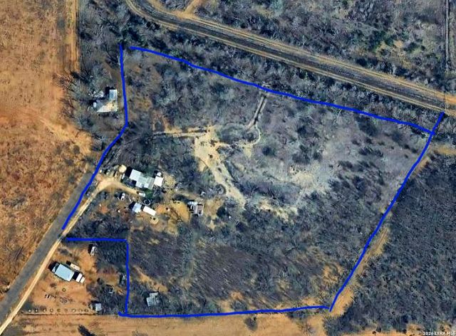 255 County Road 668, Devine, TX 78016