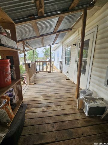 255 County Road 668, Devine, TX 78016